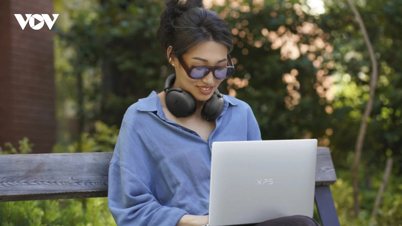 Mẫu laptop giá rẻ MacBook Neo gặp đối thủ thực sự đầu tiên mang tên Dell XPS 13