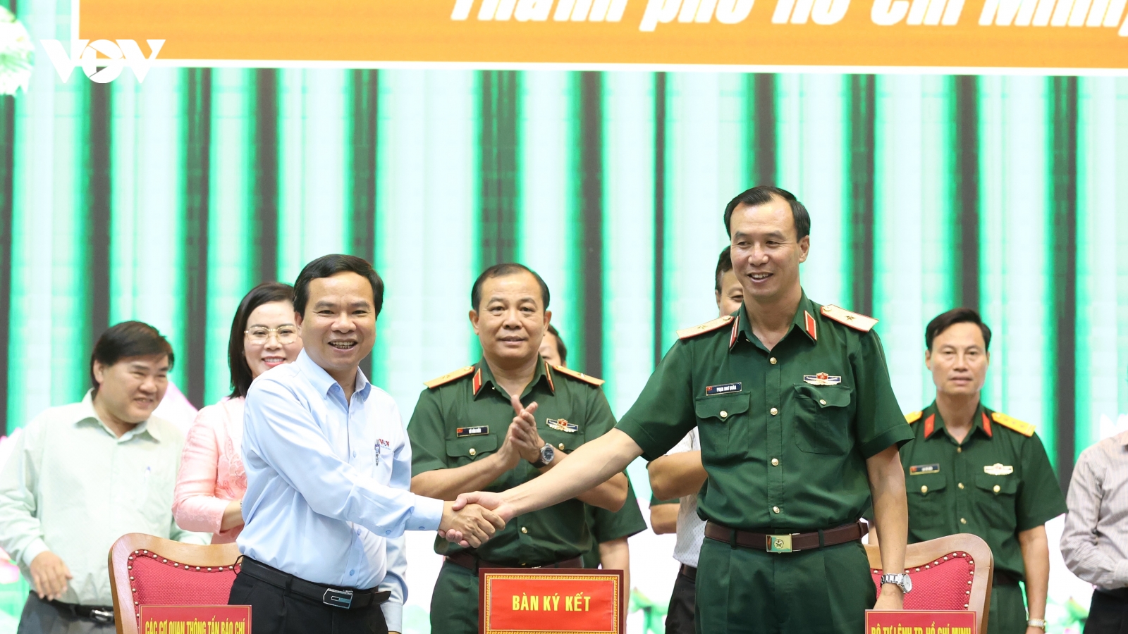 Bộ Tư lệnh TP.HCM và VOV tại TP.HCM ký kết phối hợp tuyên truyền