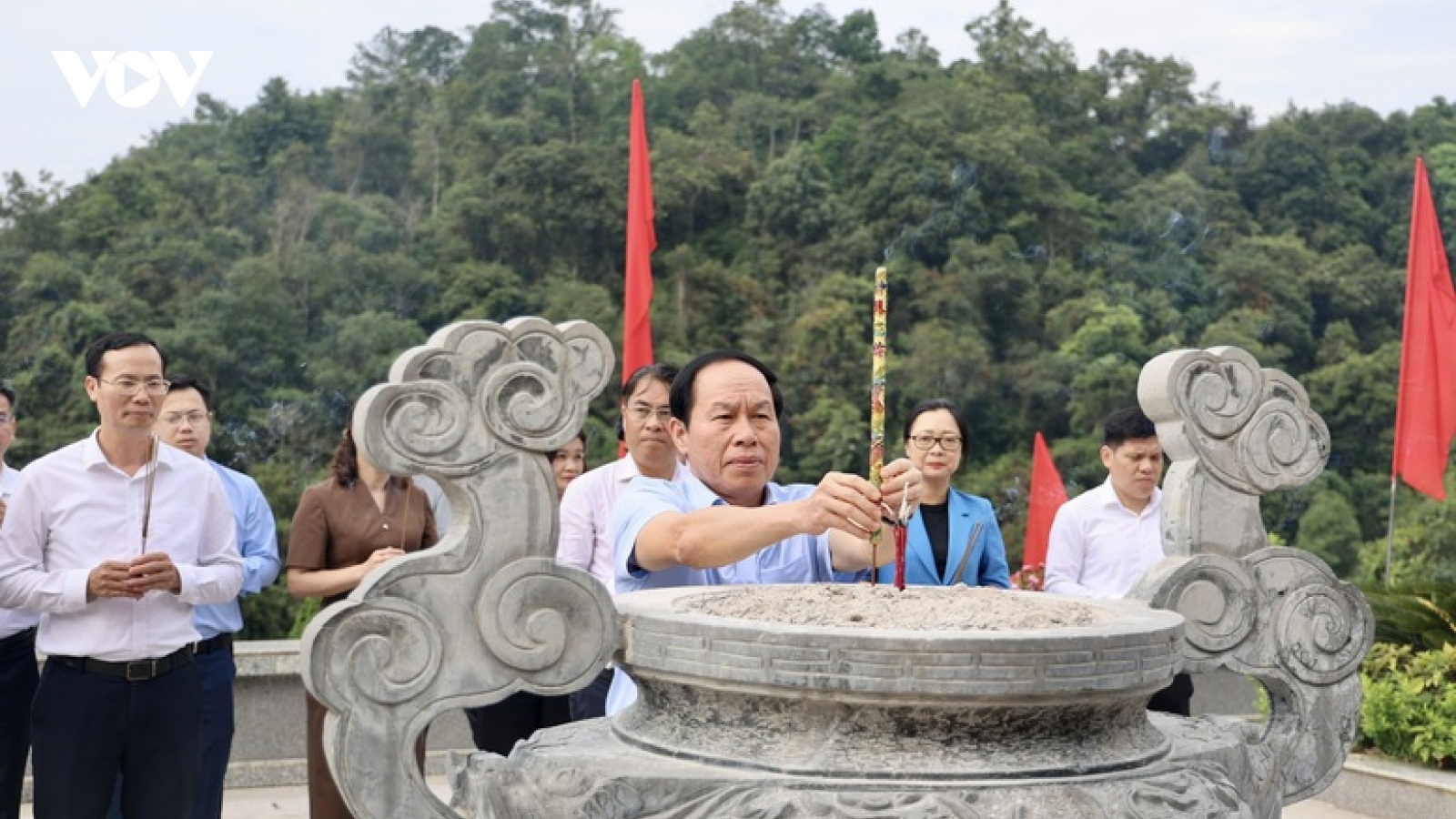 Phó Thủ tướng Lê Tiến Châu dâng hương tưởng nhớ Chủ tịch Hồ Chí Minh