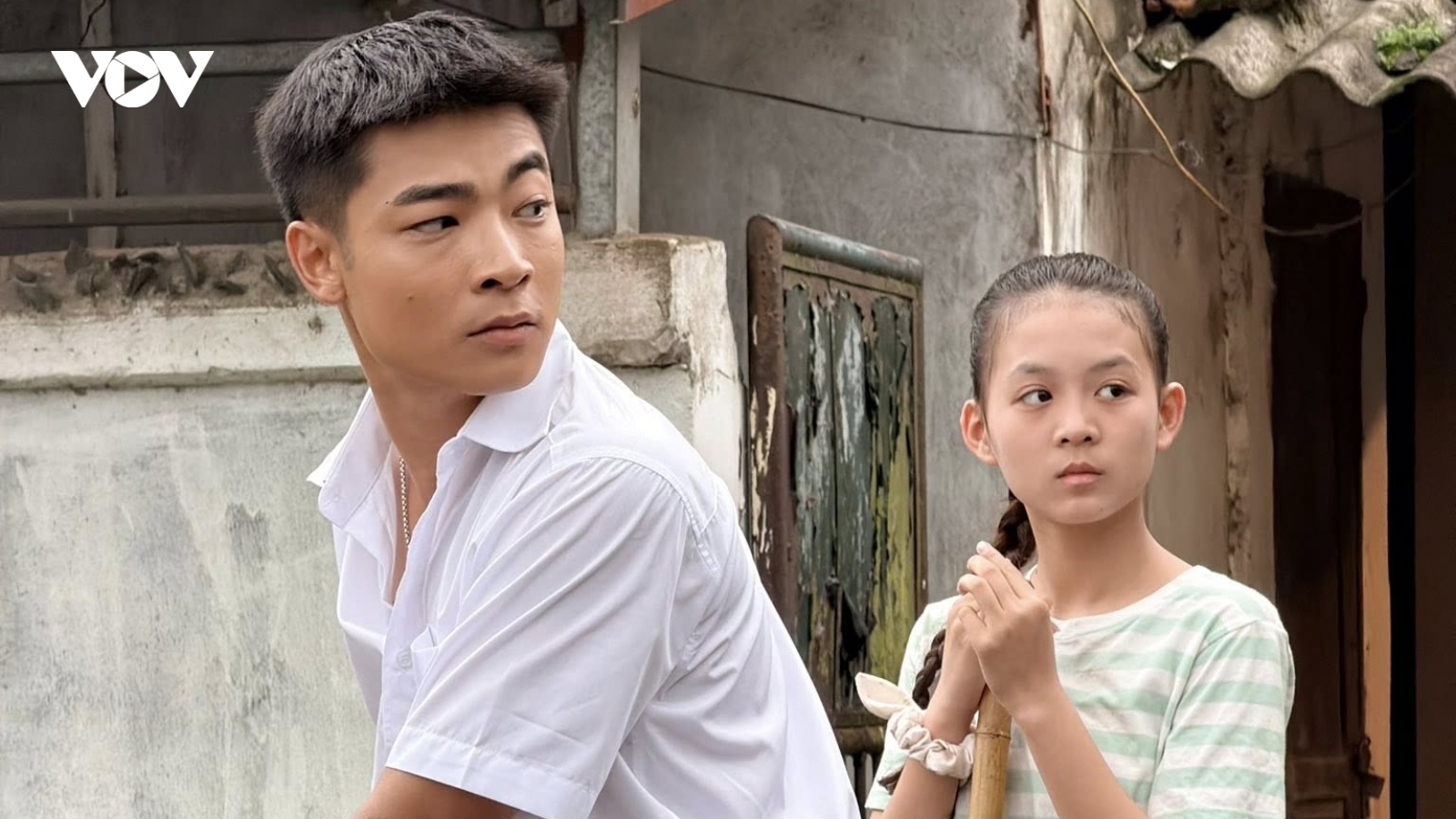 Cô bé gây sốt với 2 vai diễn “em gái quốc dân” trên phim giờ vàng VTV