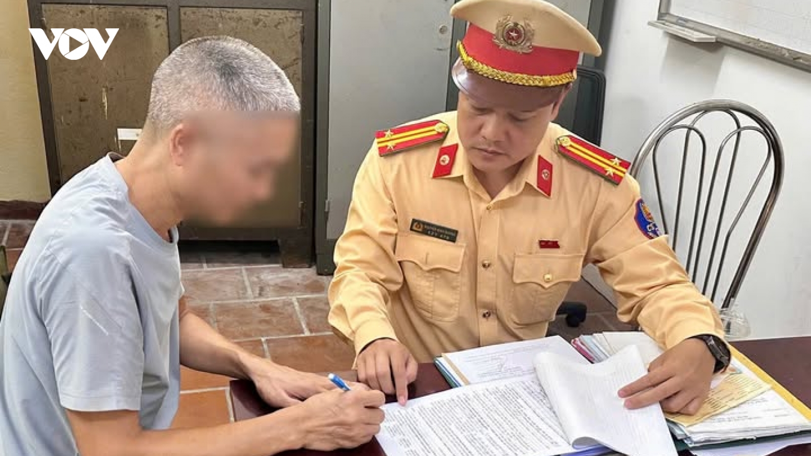 Xác định danh tính tài xế làm rơi vãi bùn đất trên đường Võ Chí Công