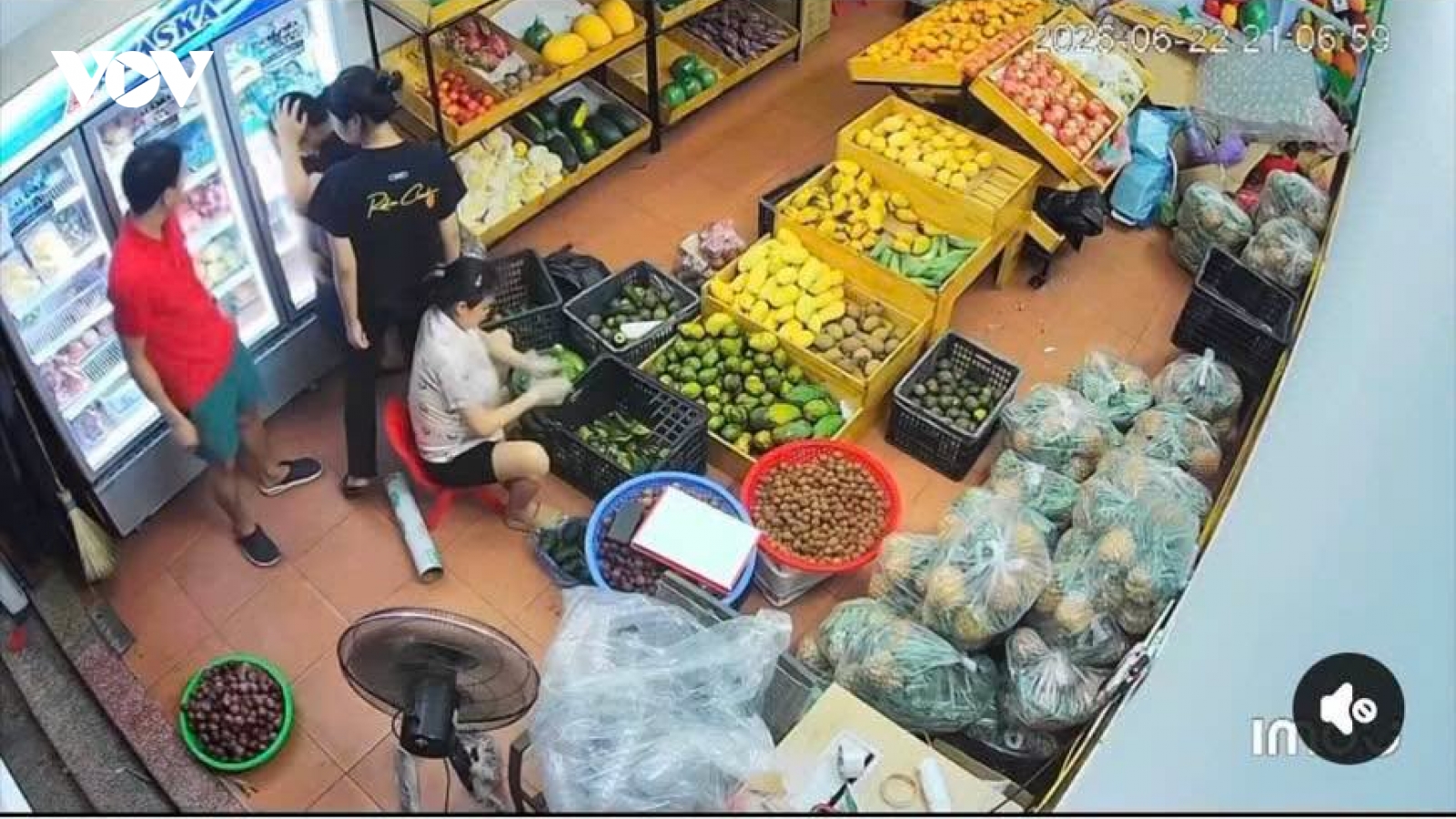 Công an Bắc Ninh xác minh vụ thai phụ bị hành hung trong cửa hàng trái cây