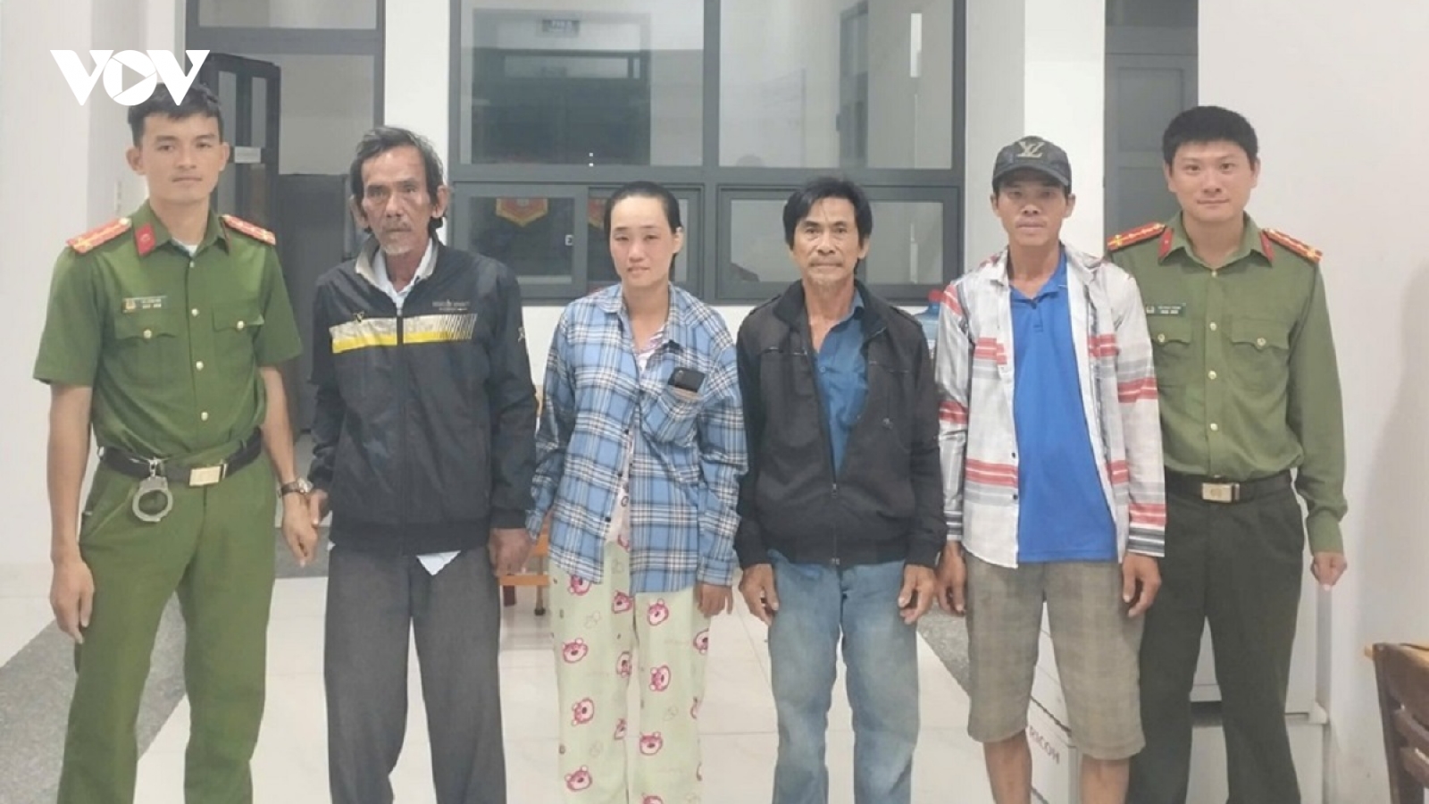 Tìm thấy cụ ông 65 tuổi sau 6 ngày đi lạc hơn 150km nhờ Facebook