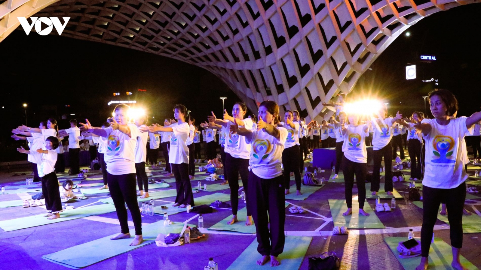 Hàng trăm người đồng diễn Yoga quốc tế-Đà Nẵng 2026