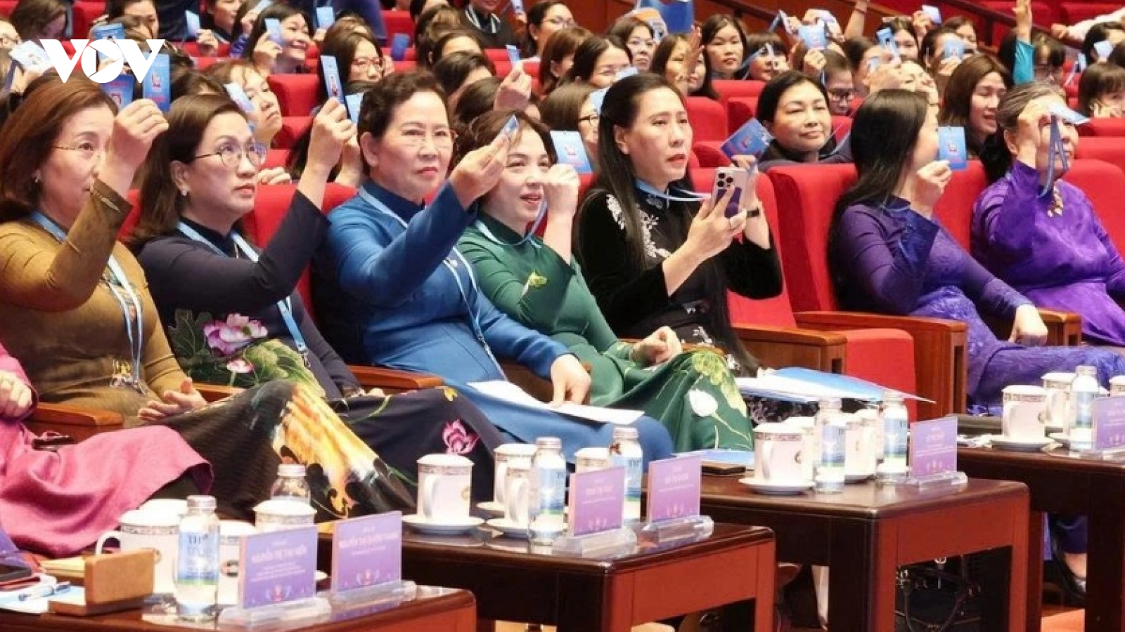 789 delegates attend first working session of 14th National Women's Congress