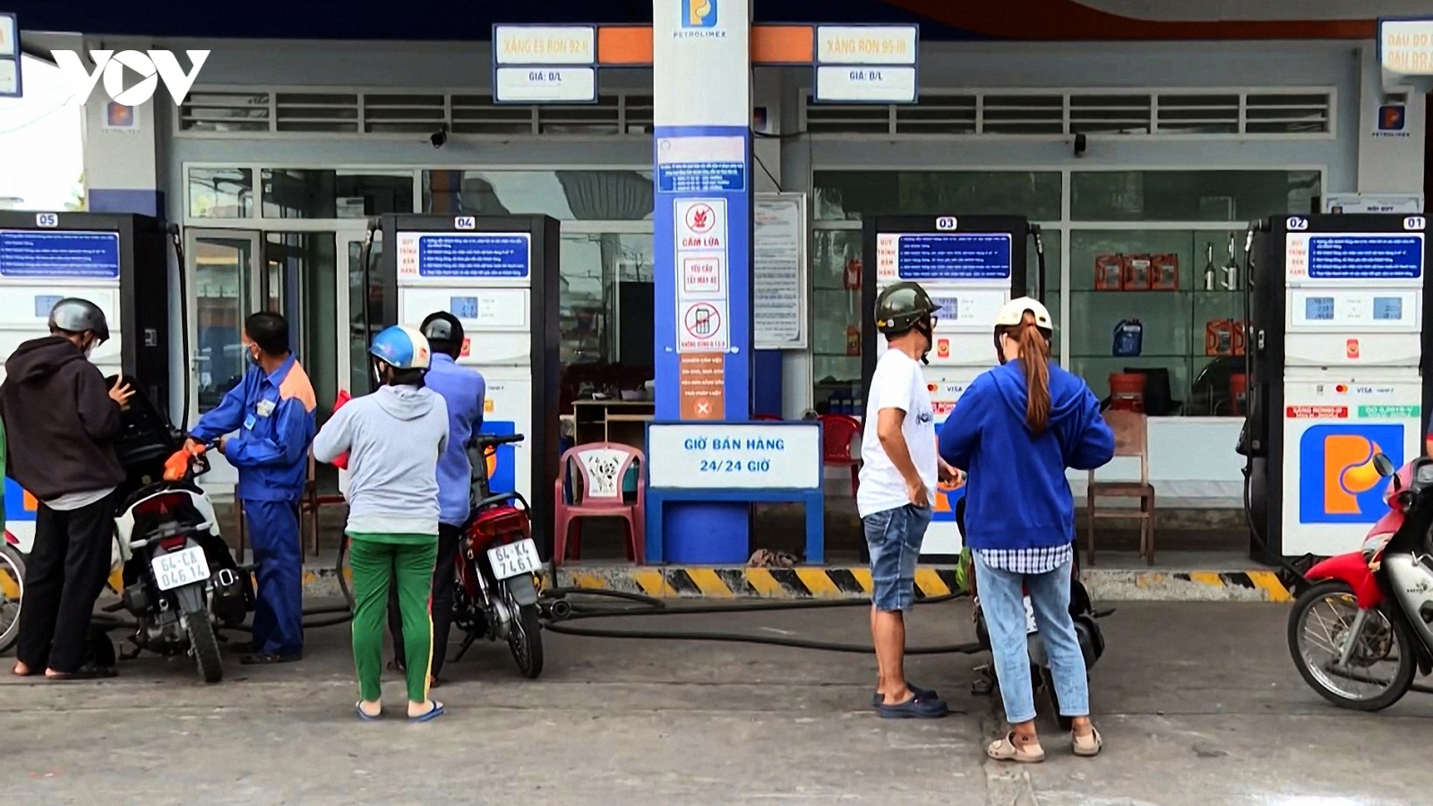 Vĩnh Long: Khoảng 95% cửa hàng xăng dầu đã chuyển sang kinh doanh E10