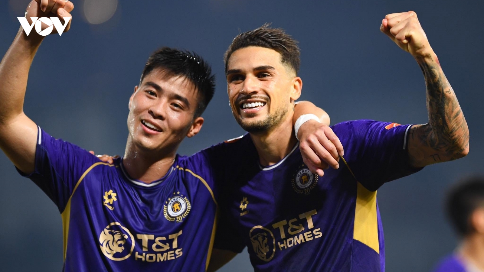 Hoàng Hên và Duy Mạnh nói lời “gan ruột” trong ngày Hà Nội FC nhận vinh dự đặc biệt