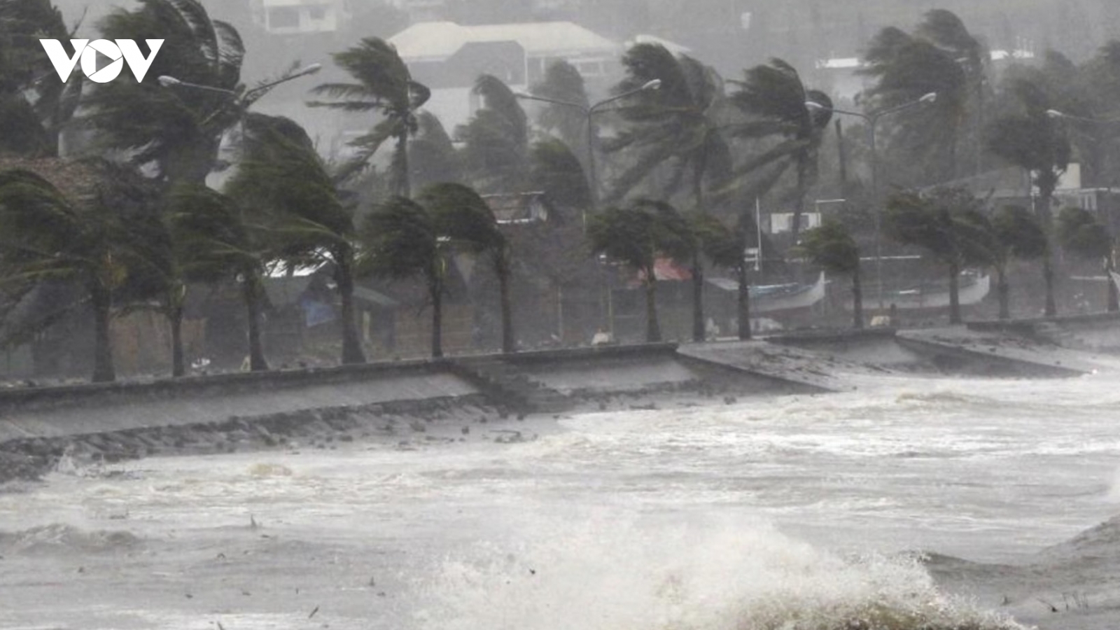 Bão Mekkhala mạnh lên khi tiến gần Philippines