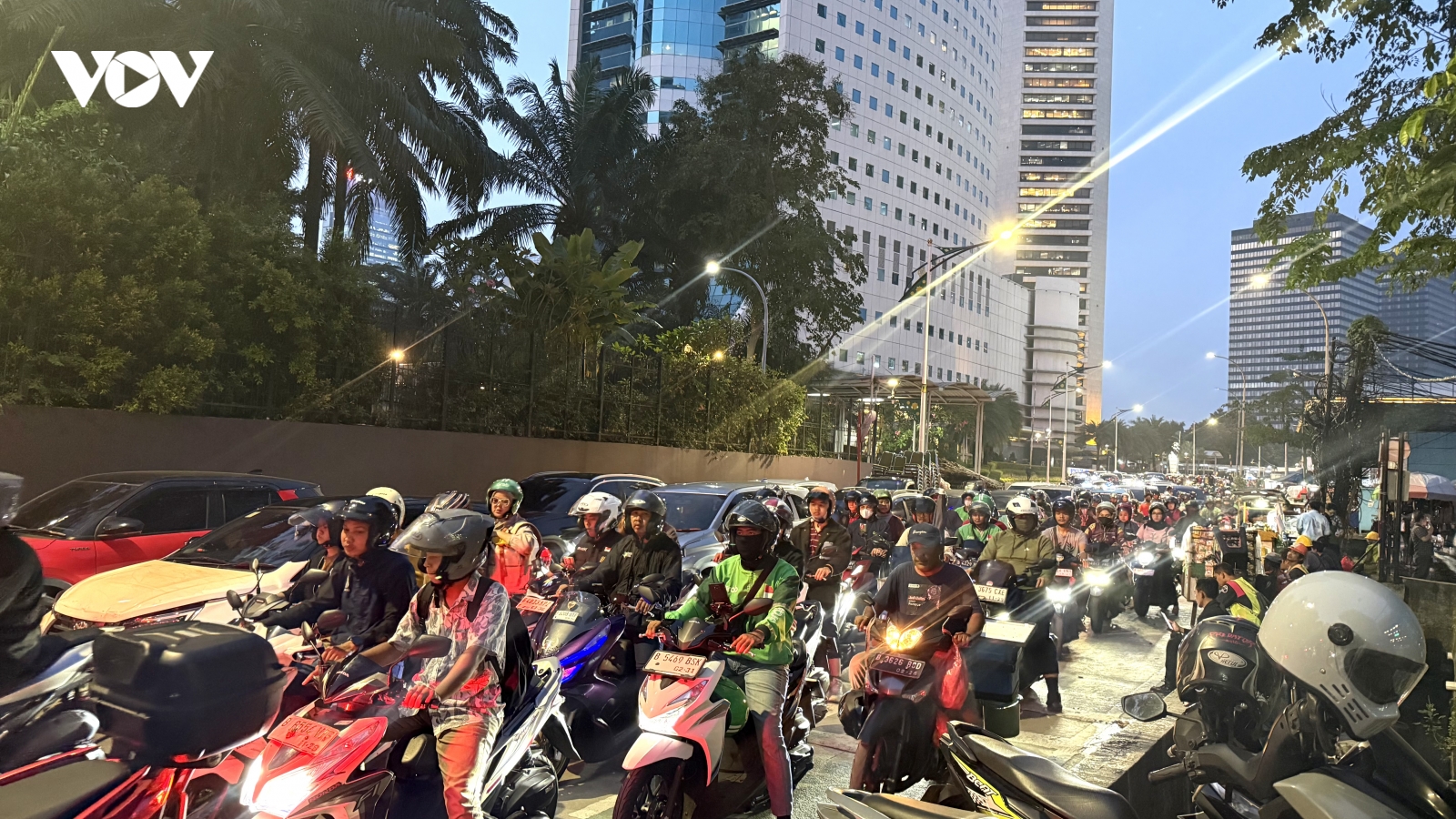 Hệ thống giao thông công cộng tốt thứ 9 ở châu Á, vì sao Jakarta vẫn tắc đường?