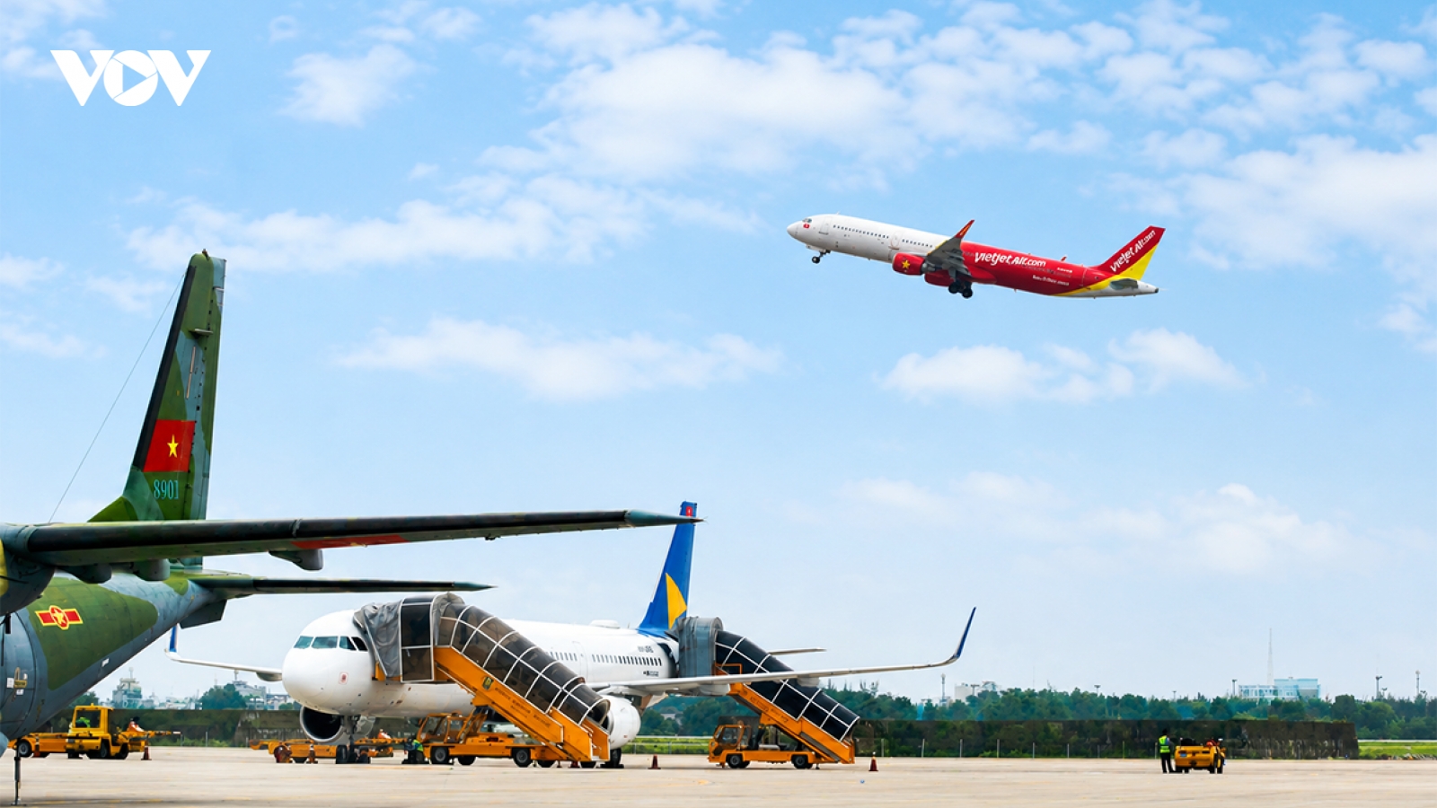 Lower airfares give Vietnam's summer tourism a timely boost