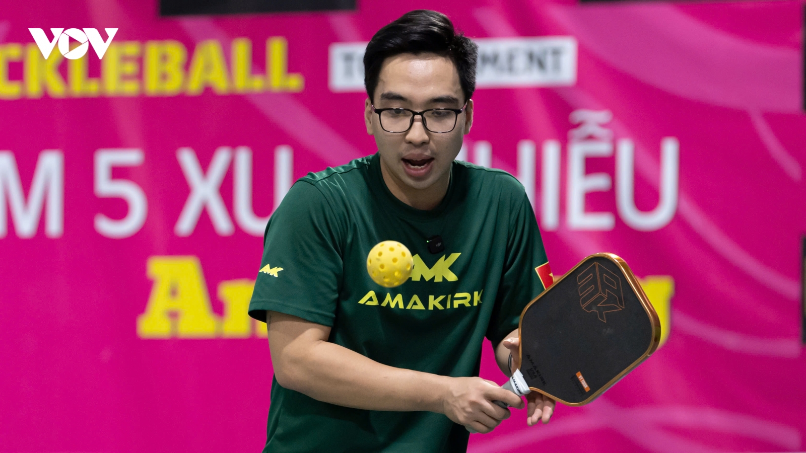 Nhập môn Pickleball: Hướng dẫn Dink Roll Backhand hai tay cho người chơi ở ô 2