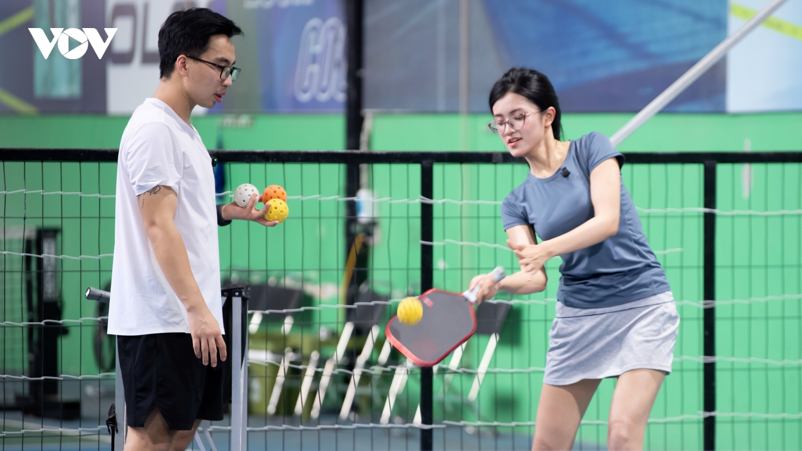 Nhập môn Pickleball: Hướng dẫn cách để phát bóng đúng hướng cho người mới
