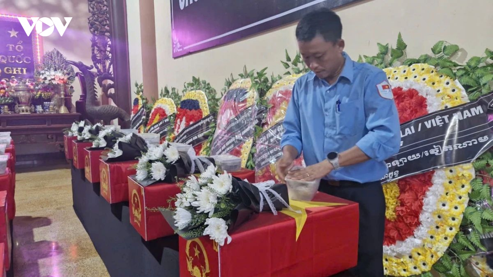 Remains of 18 Vietnamese volunteer soldiers repatriated from Cambodia