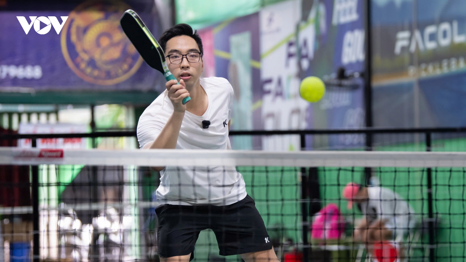 Sửa lỗi lùi nhảy smash khi bị lốp bóng trên vạch bếp trong thi đấu Pickleball
