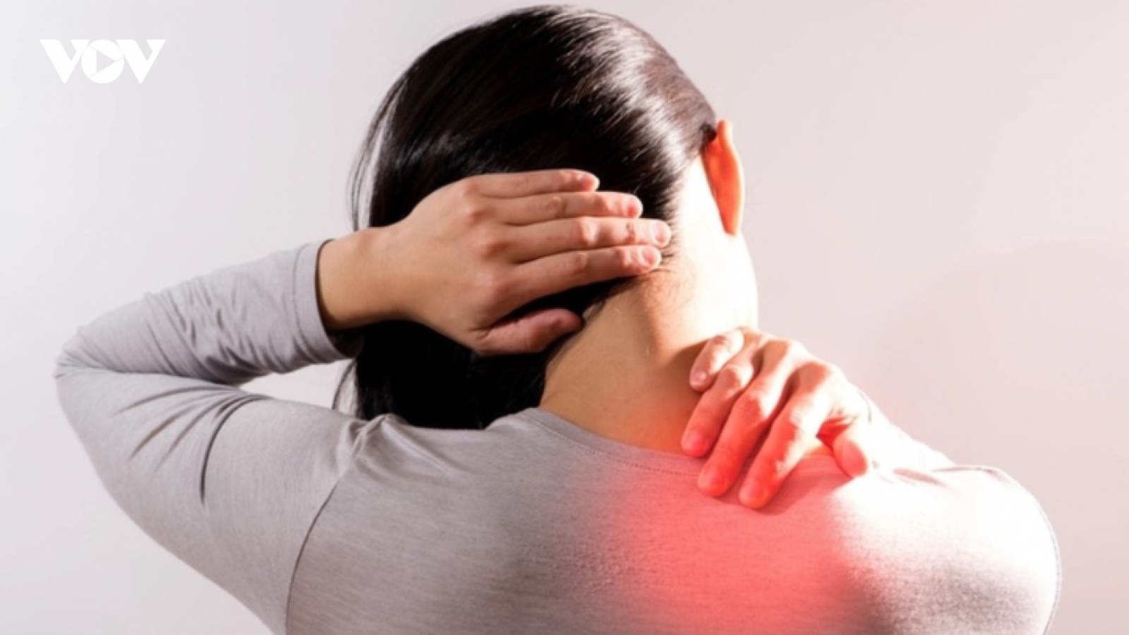 Cách giảm đau cổ vai gáy cho dân văn phòng