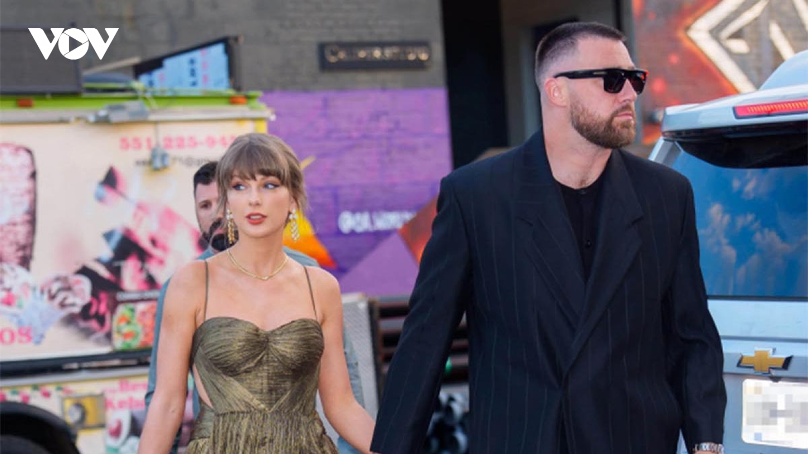 Đám cưới khủng hơn 1000 khách của Taylor Swift phong tỏa đường phố và né paparazzi