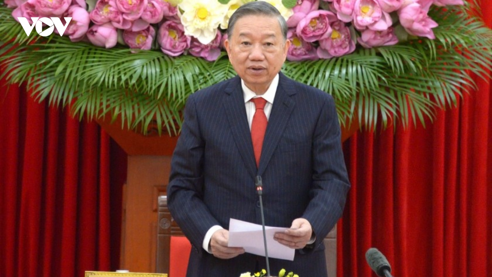 Top leader calls for deeper research on socialism and Vietnam’s path to socialism