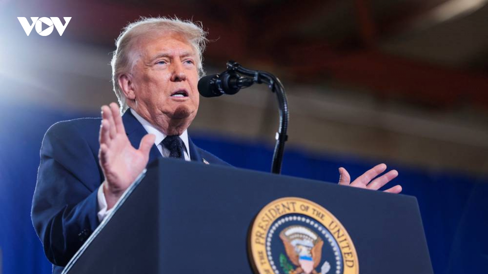 Ông Trump tuyên bố Mỹ “kiểm soát hoàn toàn” eo biển Hormuz