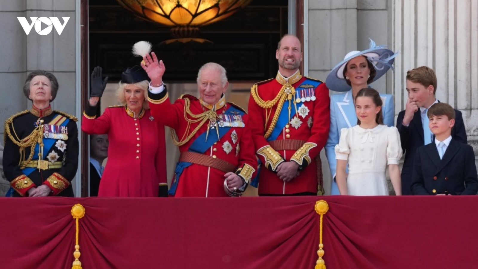 Các thành viên Hoàng gia Anh trong lễ diễu hành mừng sinh nhật Vua Charles III