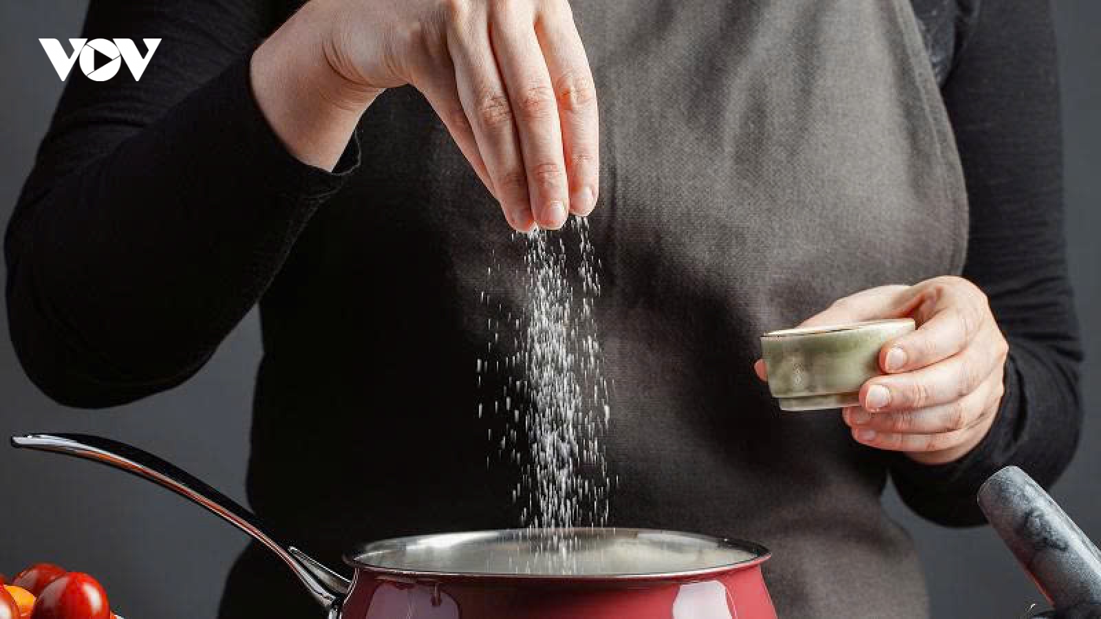 Nhiều người Việt đang ăn mặn quá mức mà không hề nhận ra
