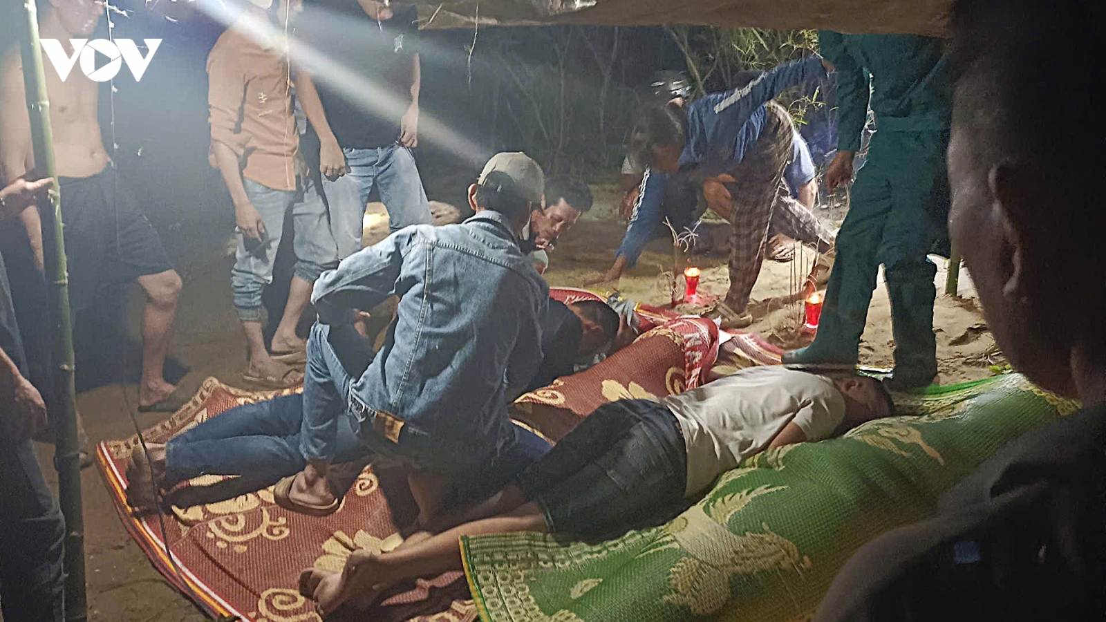 Lật thuyền trên sông Ngàn Phố, 4 người tử vong thương tâm