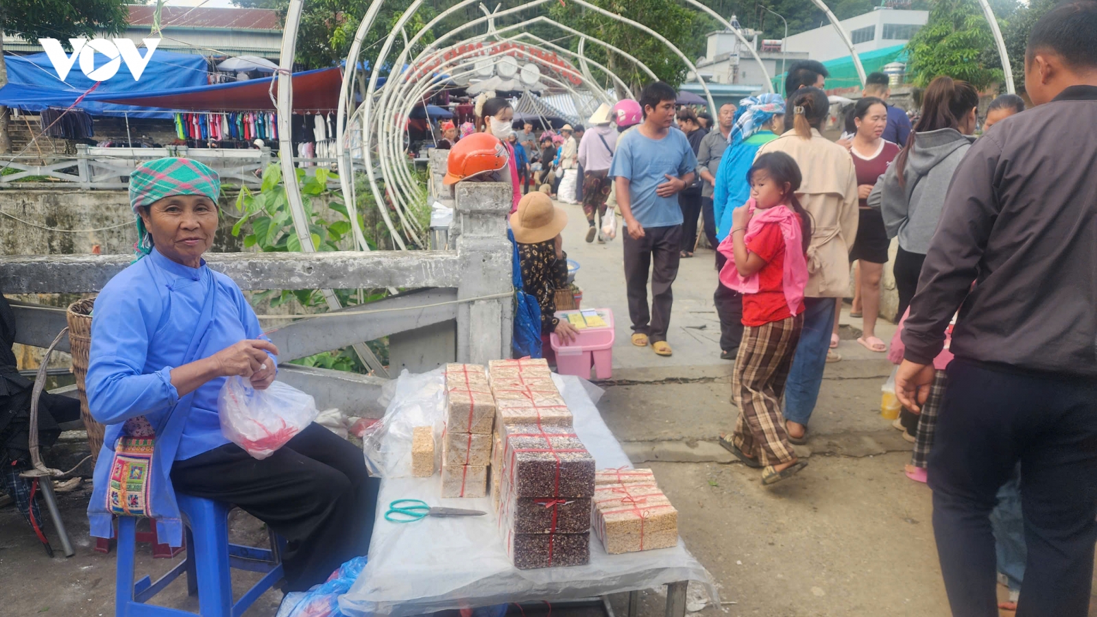 Ngọt ngào hương bánh nơi chợ phiên San Thàng