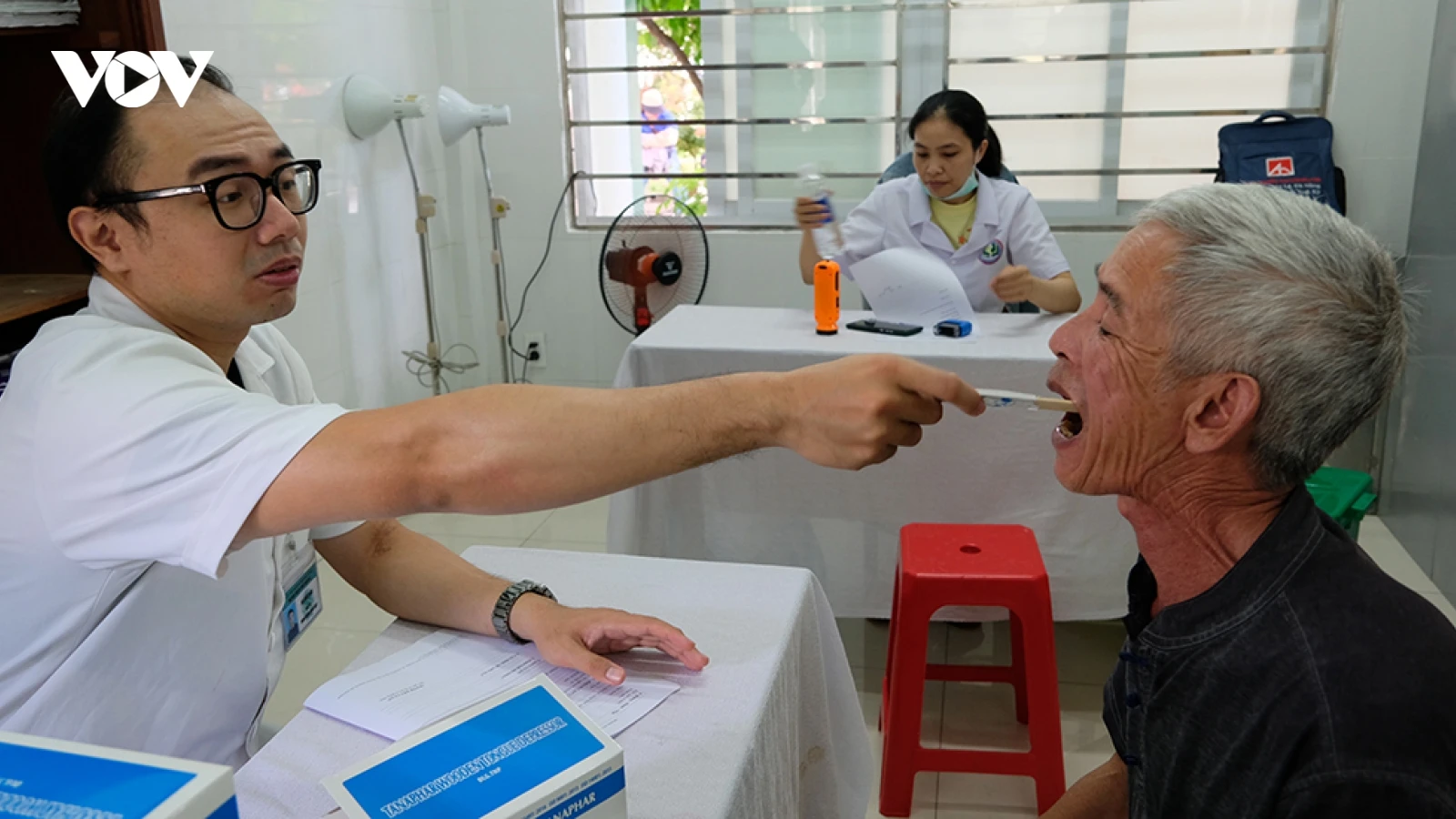 Người dân Đà Nẵng phấn khởi được khám sức khỏe miễn phí