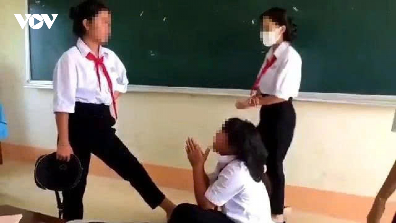 Bạo lực học đường không chỉ bắt đầu ở cổng trường