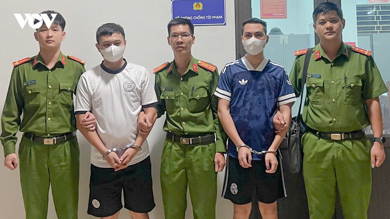 Bắt giam 2 thanh niên tổ chức 'bay lắc' trên taxi