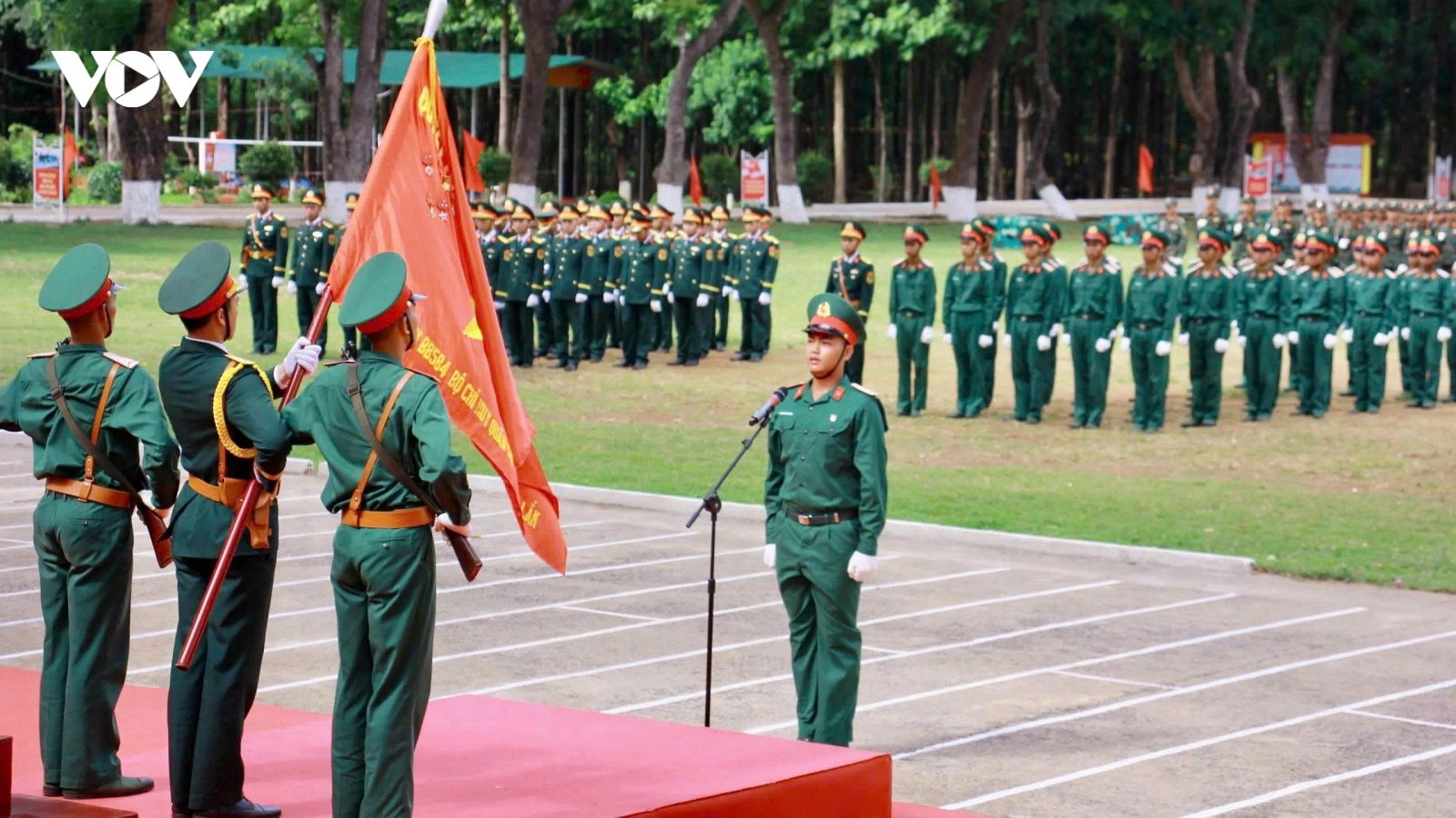 Chiến sĩ mới ở Tây Nguyên tuyên thệ dưới Quân kỳ