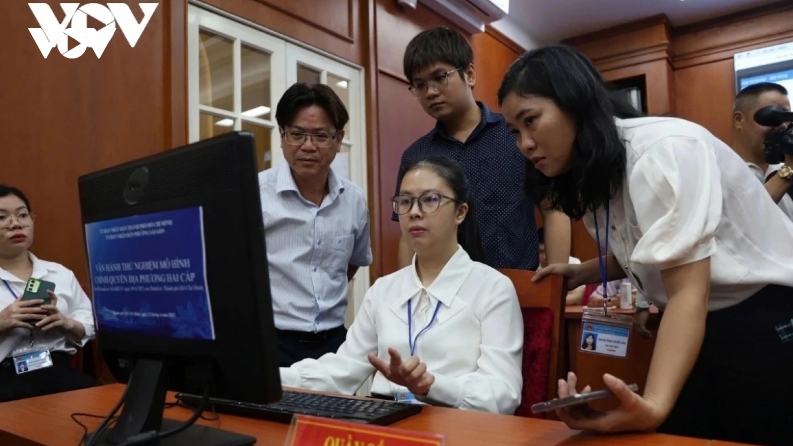Gỡ vướng mắc cho chính quyền địa phương 2 cấp: Cần quan tâm cán bộ cơ sở