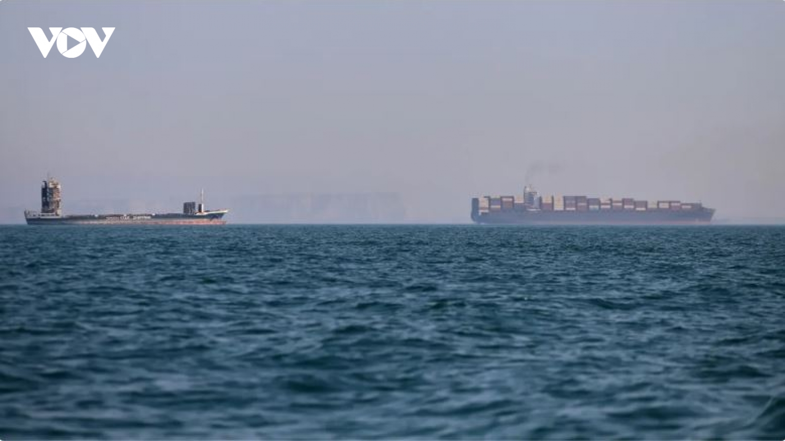 Mỹ và đồng minh mở đường né Hormuz, Iran phản công giữ lợi thế sống còn