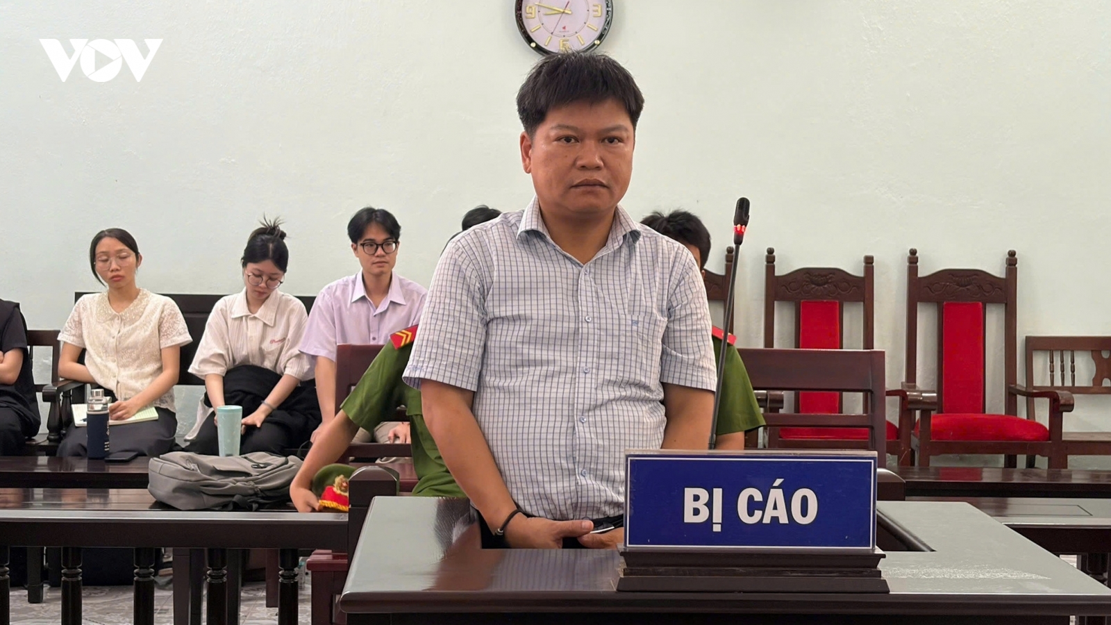 Từ chối "tiền cảm ơn" của Việt Á, cựu giám đốc CDC được miễn trách nhiệm hình sự