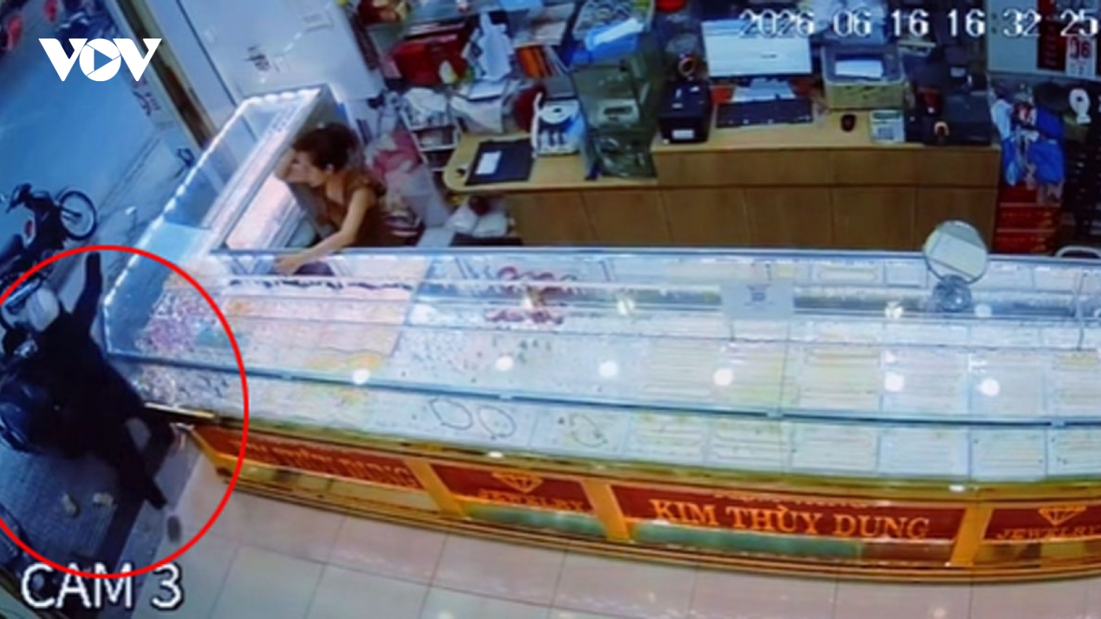 Phá nhanh vụ cướp tiệm vàng ở TP.HCM, tóm gọn đối tượng giả danh khách mua hàng