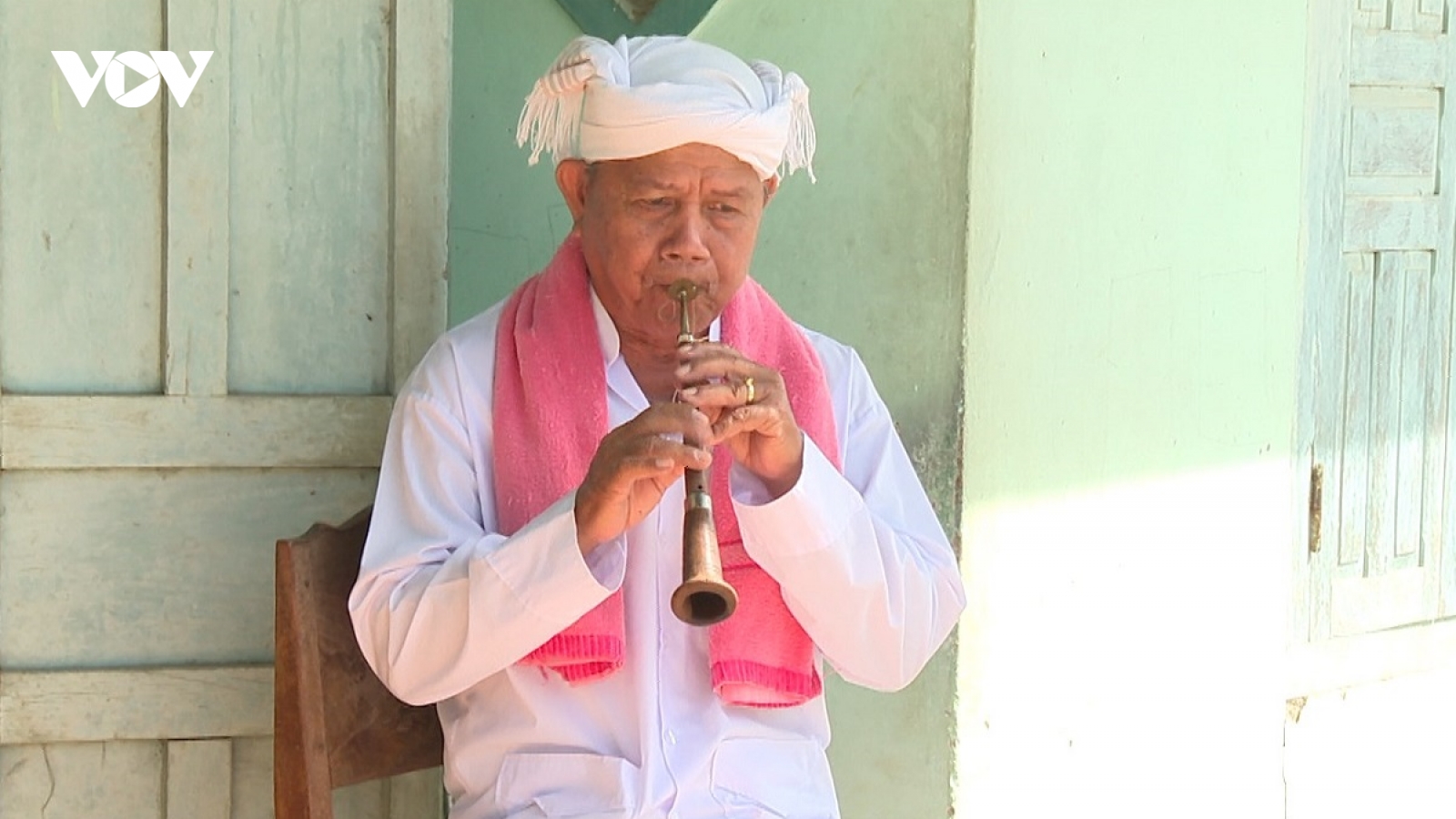 Người giữ thanh âm saranai ở làng Chăm Lâm Thuận