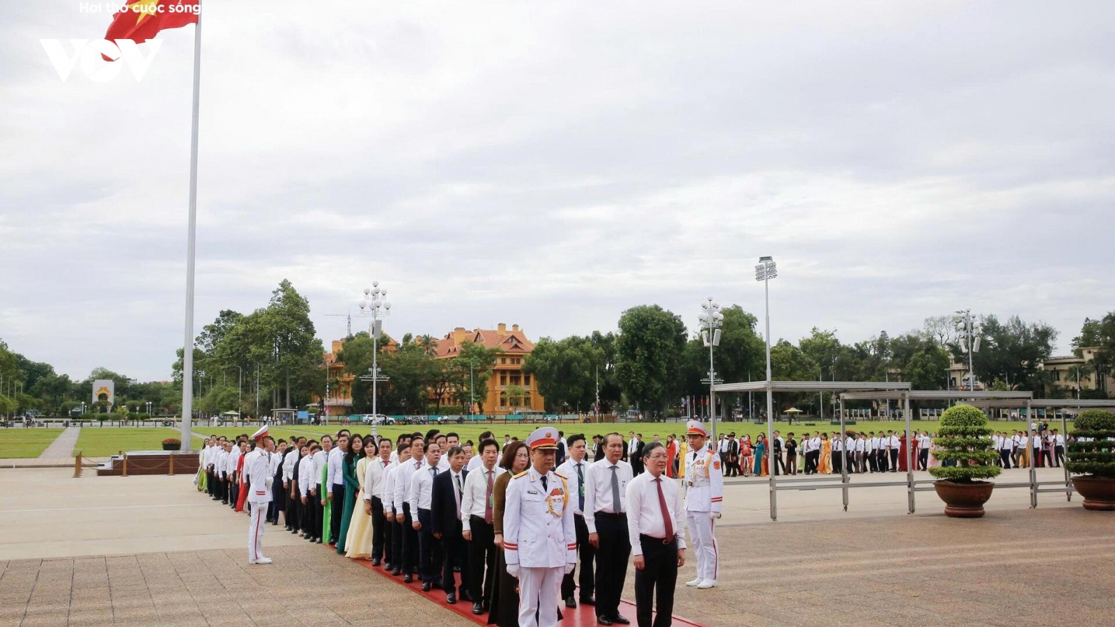 Đại biểu dự Đại hội Hội Nông dân Việt Nam vào Lăng viếng Chủ tịch Hồ Chí Minhh