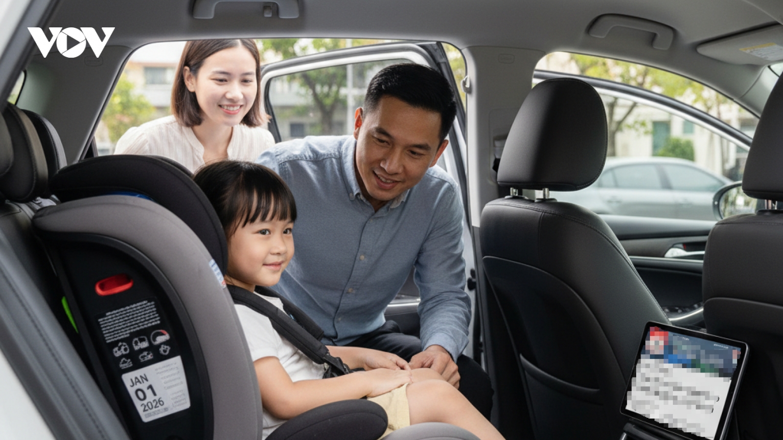 Phụ huynh tất bật tìm ghế an toàn cho trẻ trước ngày quy định có hiệu lực