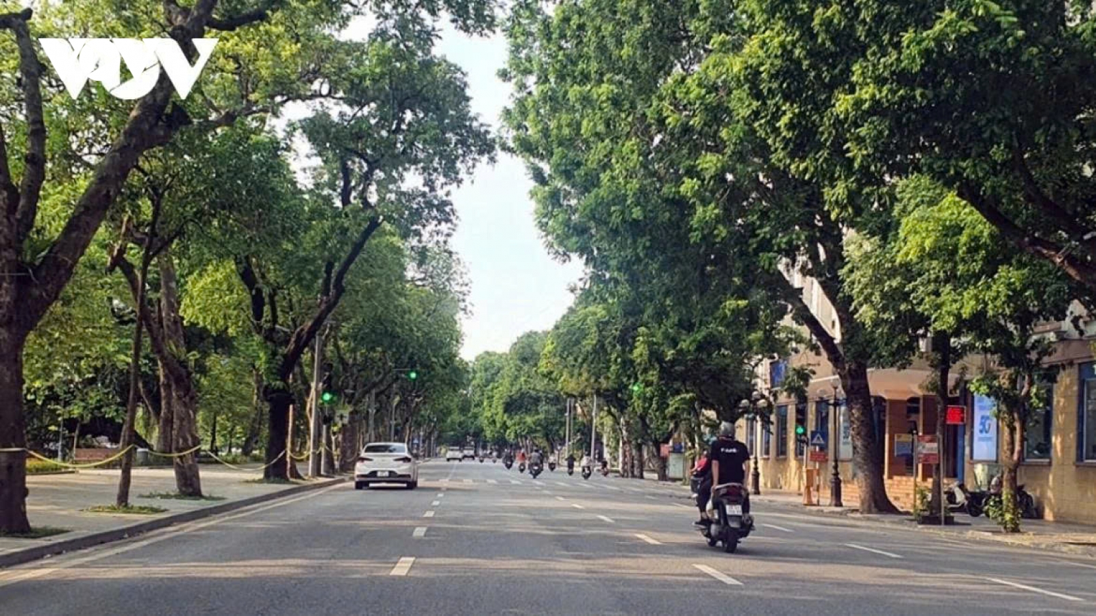 Thời tiết hôm nay 11/6: Hà Nội trưa, chiều nắng, mưa dông cục bộ ở vùng núi Bắc Bộ