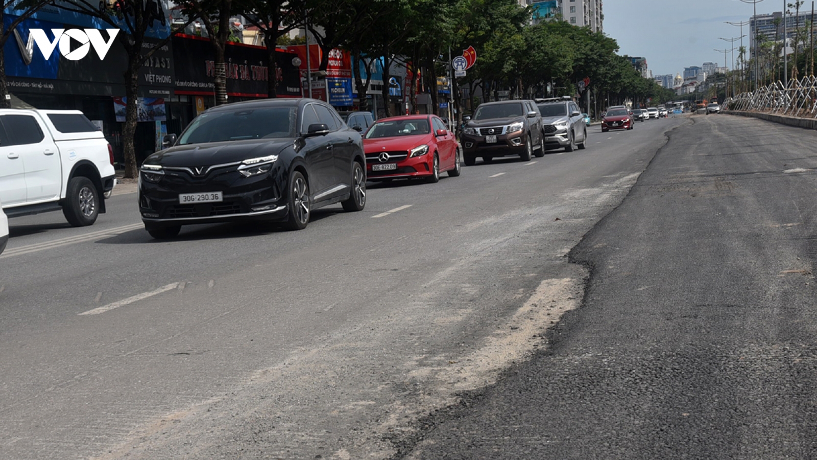 Hà Nội hoàn trả mặt đường sau dự án chống ngập: Nhiều gồ ghề, nham nhở mất an toàn
