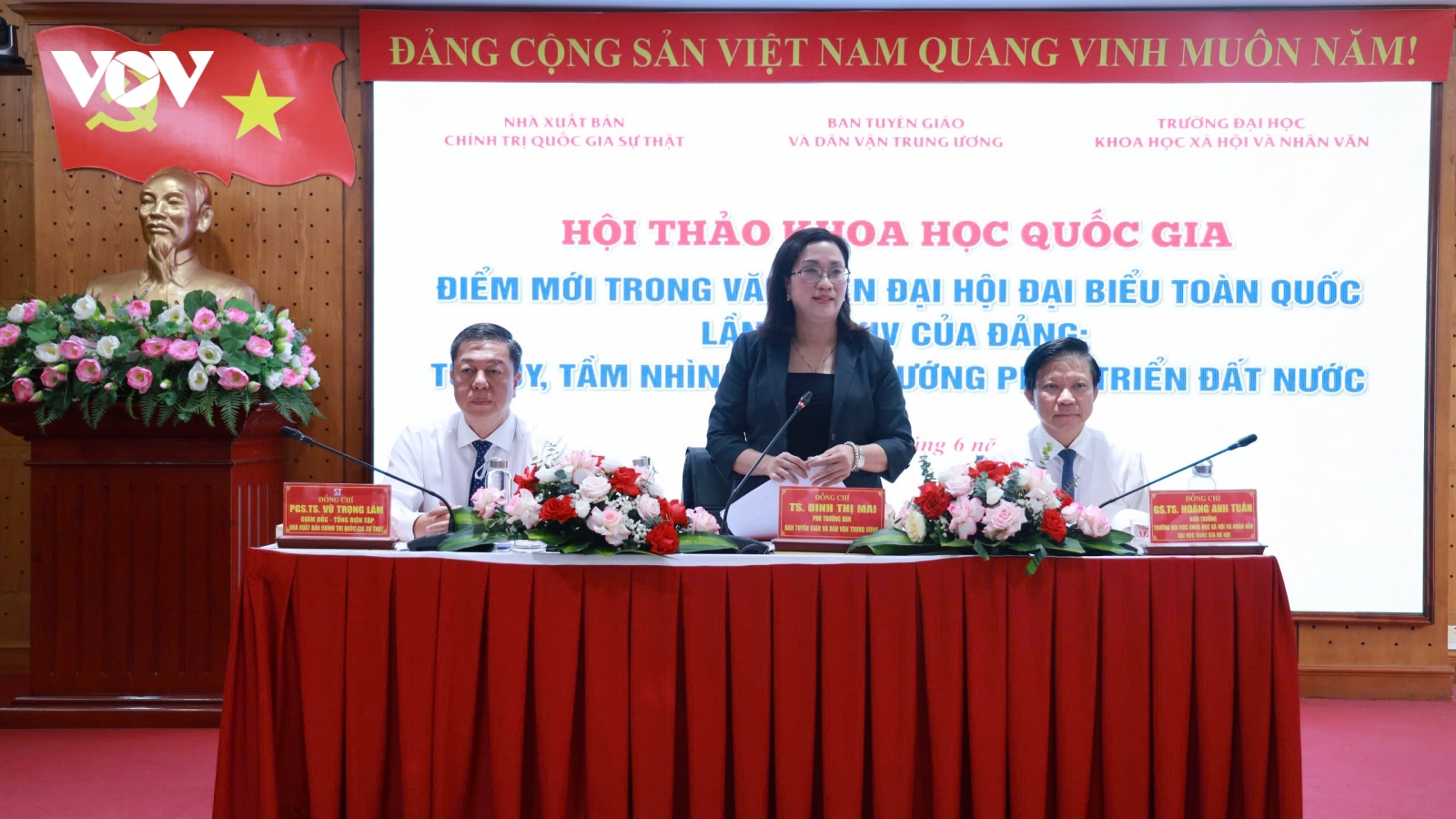 Làm sâu sắc vấn đề lý luận và thực tiễn đặt ra trong triển khai văn kiện đại hội