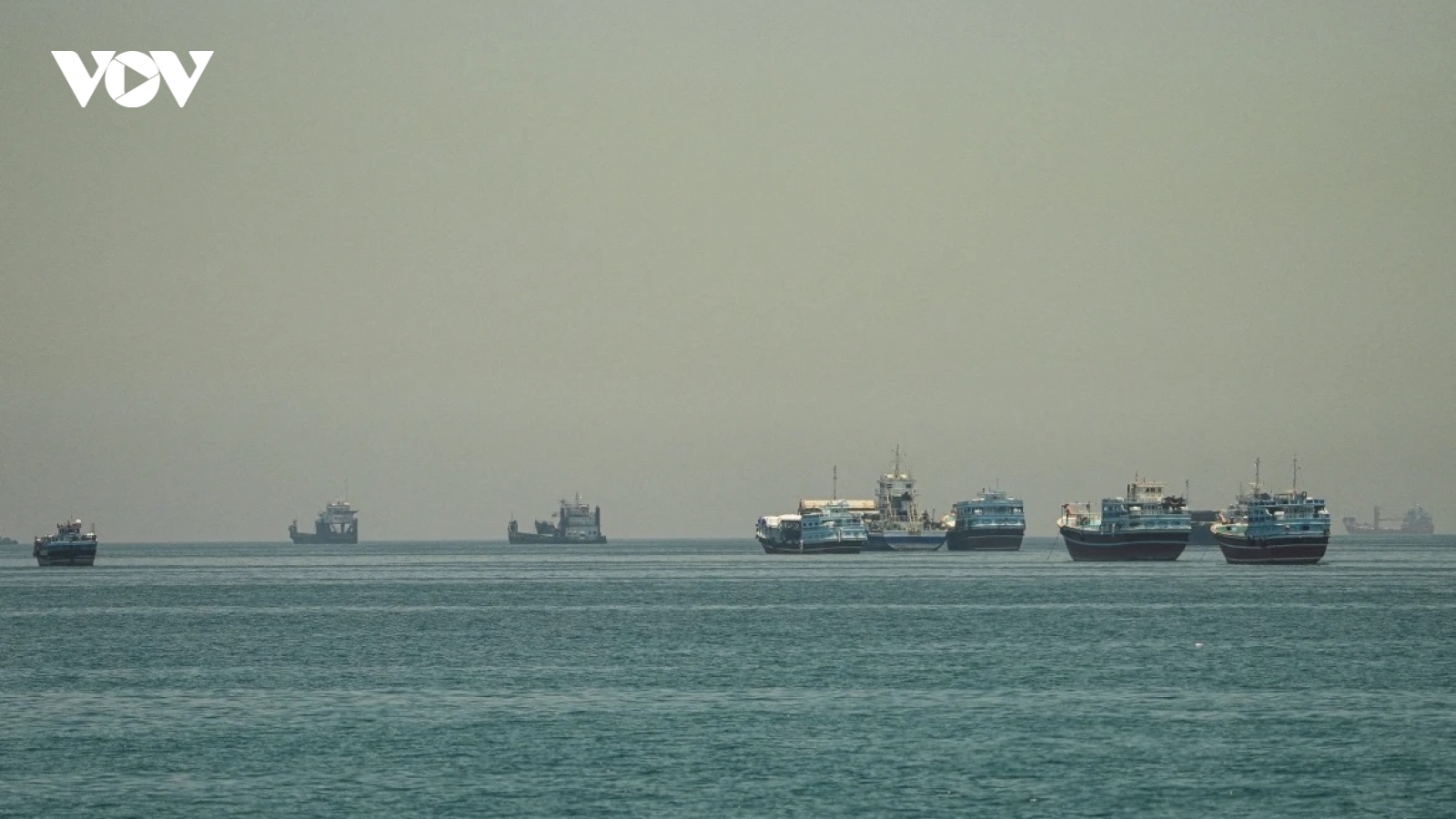 Iran bác tin đạt thỏa thuận với Mỹ, lưu thông qua eo Hormuz tê liệt
