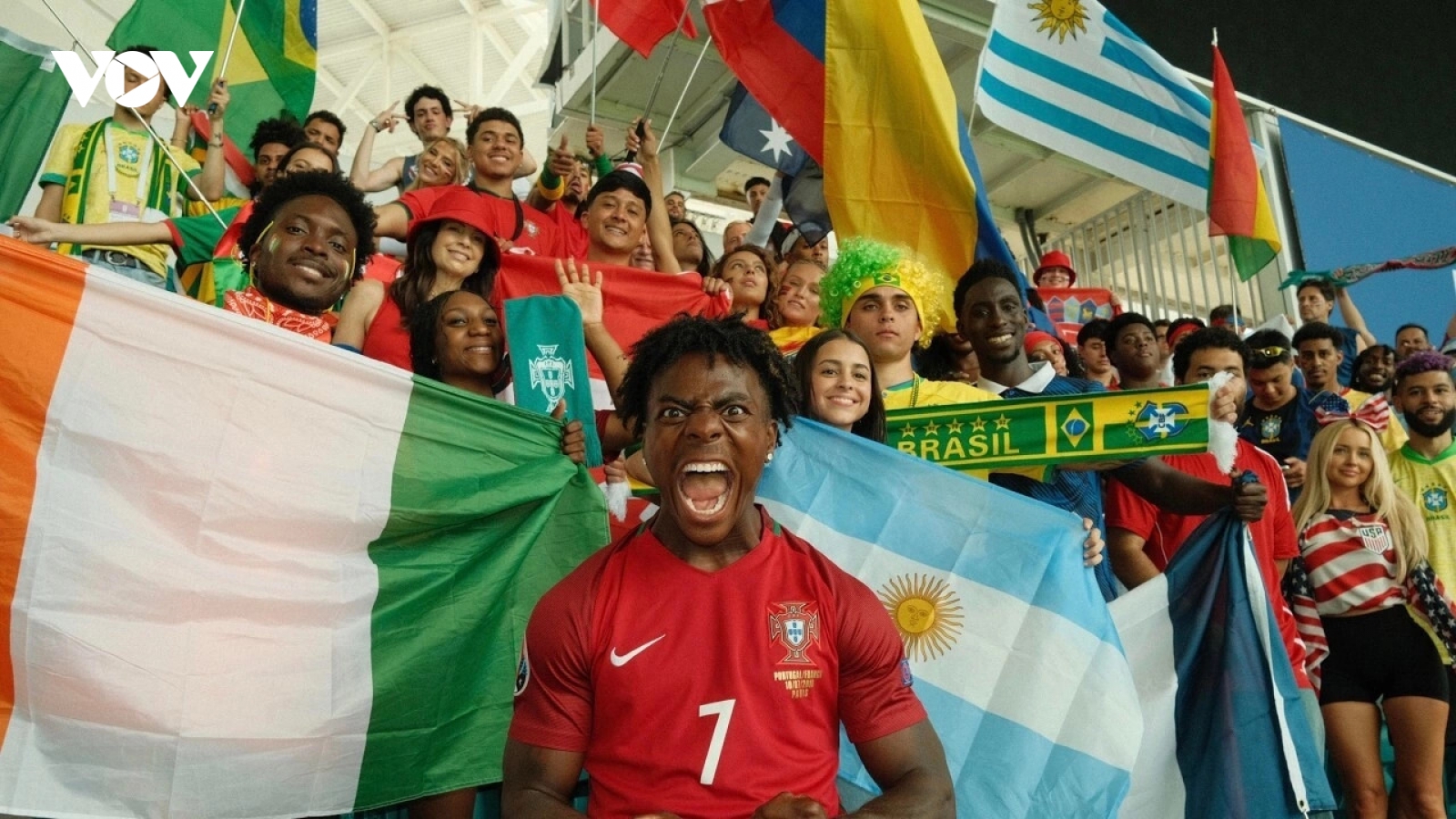 Không phải nhạc chính thức FIFA, "Champions" vẫn đạt 34 triệu lượt xem sau 7 ngày