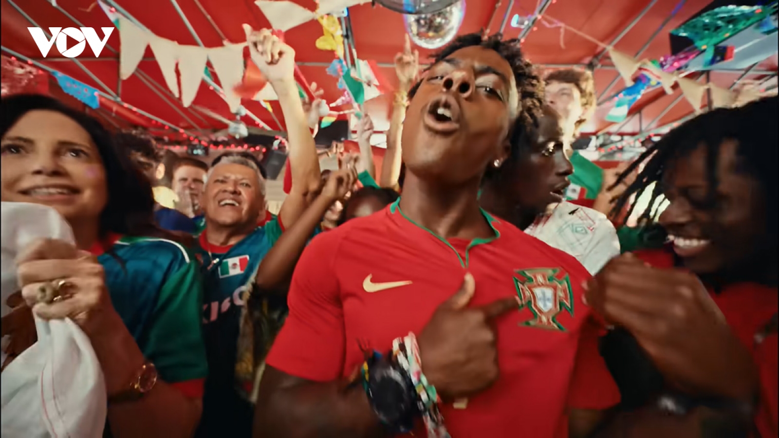 Cách kẻ ngoại đạo IShowSpeed đánh bại loạt sao đình đám, tạo MV gây sốt World Cup