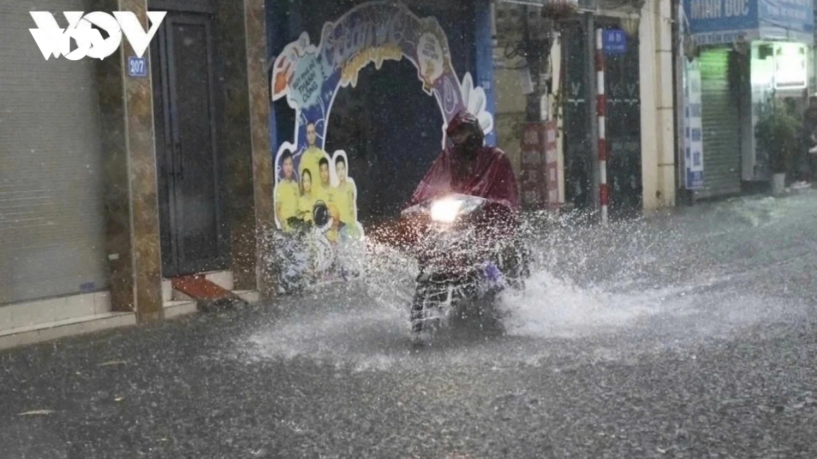 Miền Bắc đón không khí lạnh giữa mùa Hè, mưa lớn trong những ngày tới