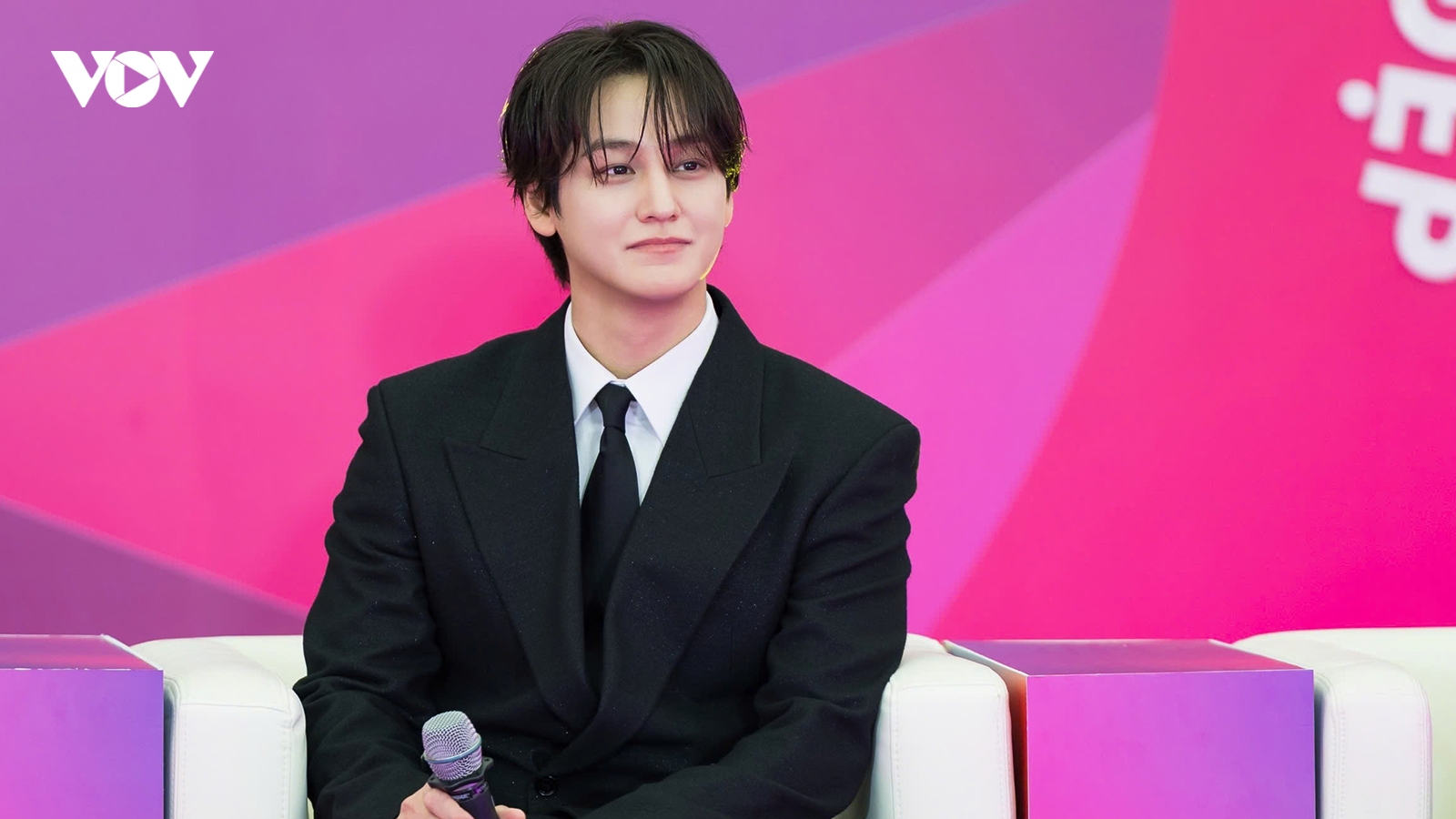 Kim Bum đến Hà Nội, háo hức thử rượu nếp và tiết lộ mê ăn gạo Việt Nam