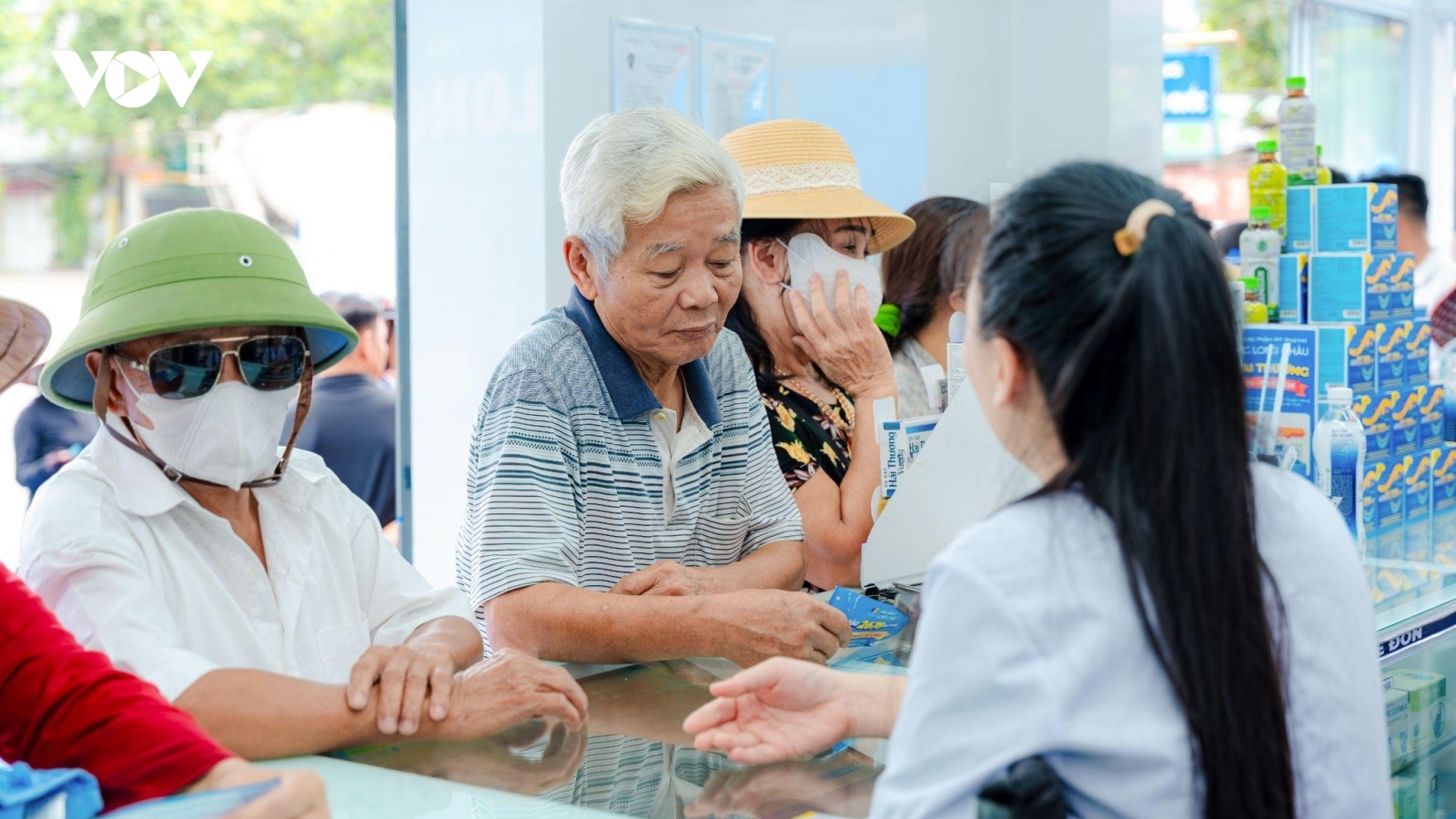 Hơn 1.000 điểm giải nhiệt, chăm sóc sức khỏe miễn phí tại Long Châu