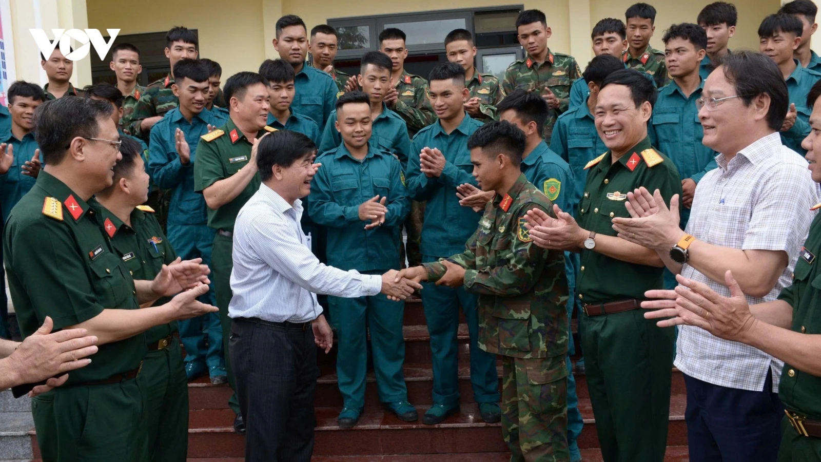 Đắk Lắk huy động gần 100 cán bộ, chiến sĩ hỗ trợ xây trường liên cấp vùng biên