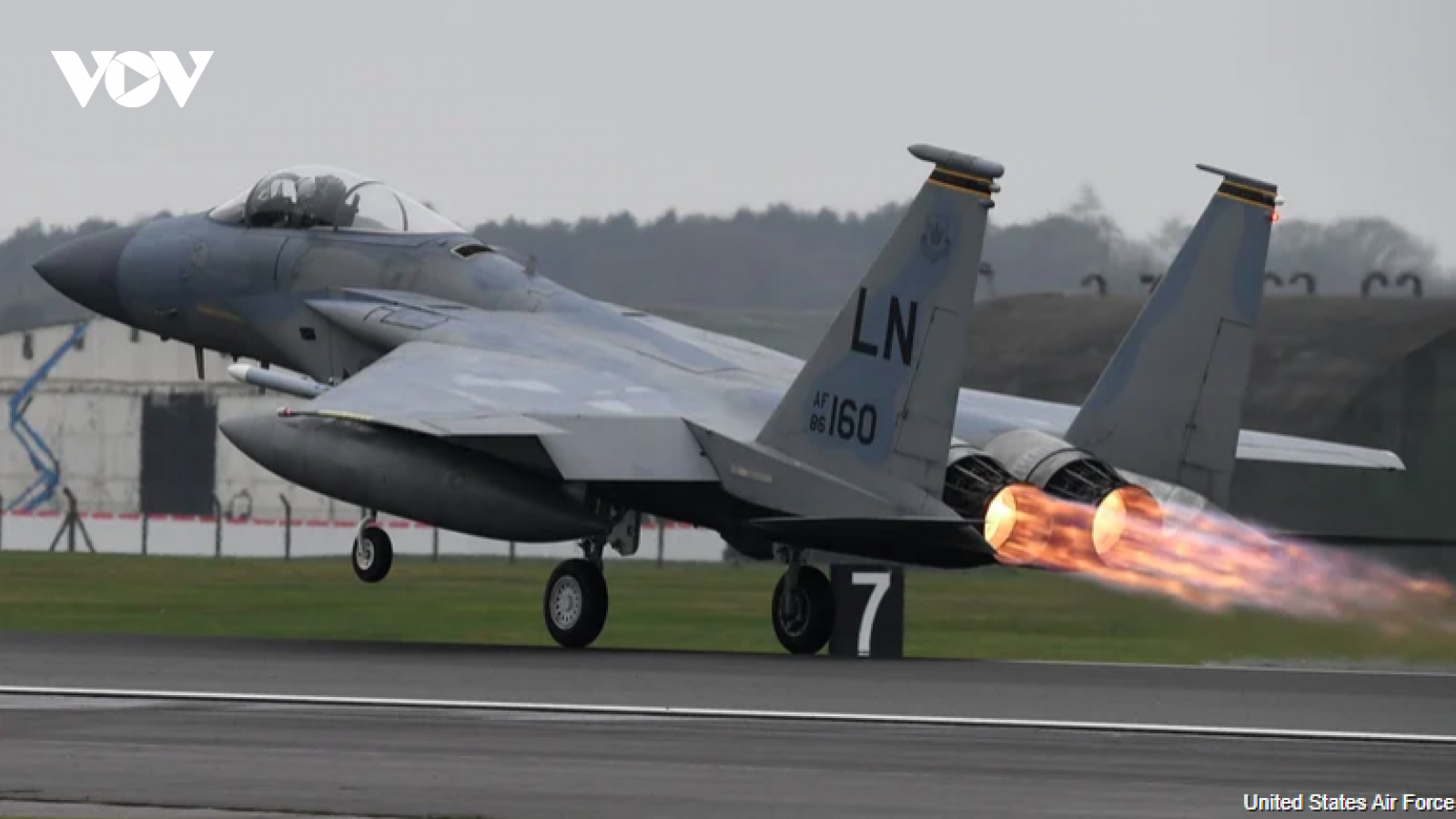 Vì sao “đại bàng” F-15 chưa bao giờ cất cánh từ tàu sân bay Mỹ?
