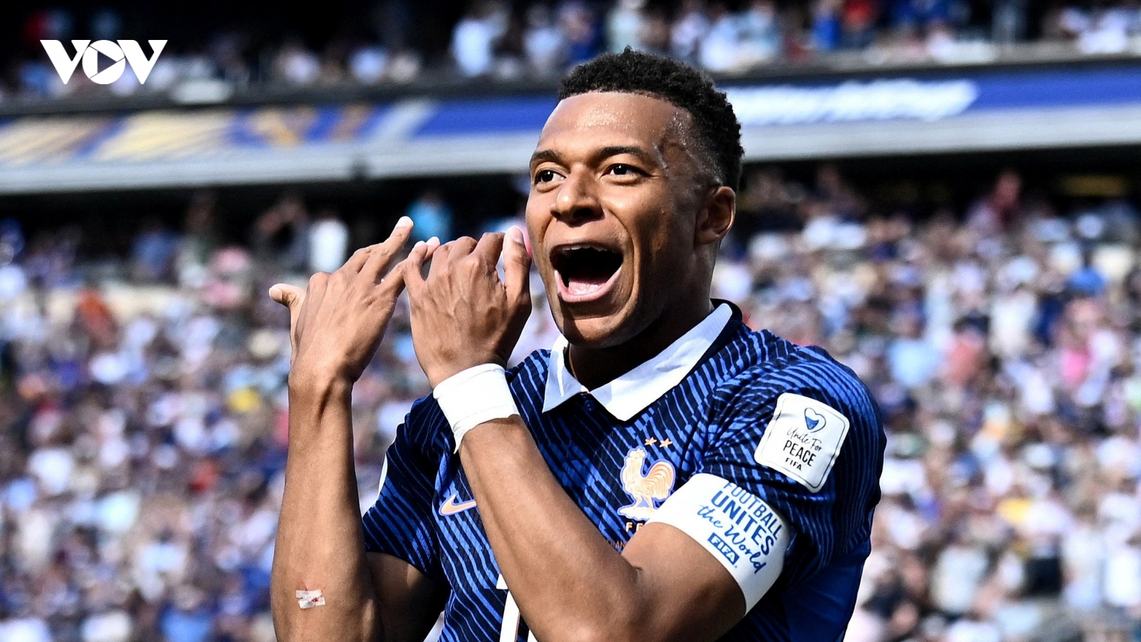 Kylian Mbappe vượt thành tích của Messi, lập kỷ lục vô tiền khoáng hậu