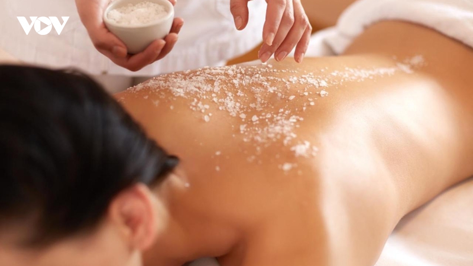 Bí mật làm đẹp từ muối biển: Những lợi ích không phải ai cũng biết
